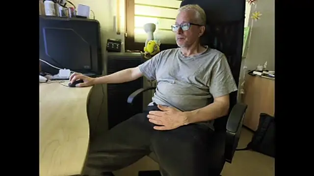 Snapshot of loenne1 chatting on 03-21-26, 10:24 loenne1 online show from 03-21-26, 10:24