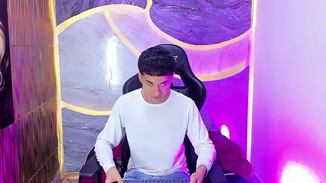 Matheus Ic  online show from 04-10-26, 08:24