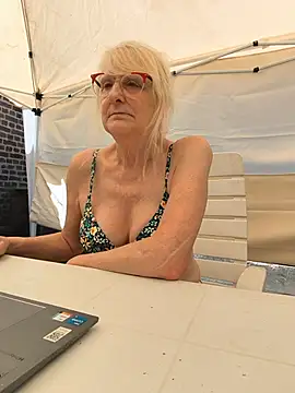 Snapshot of Heidiblueeyes chatting on 06-23-26, 01:20 Heidiblueeyes online show from 06-23-26, 01:20