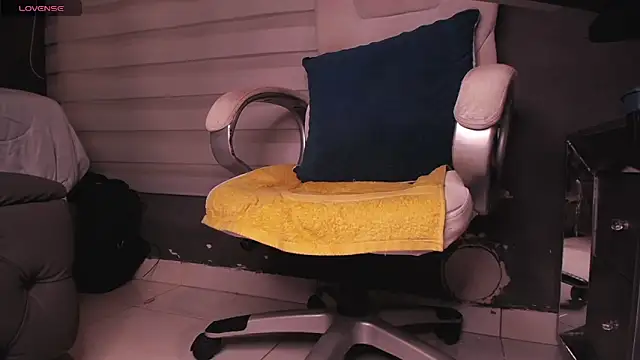 Snapshot of dirty_27cms chatting on 12-19-25, 11:45 dirty 27cms online show from 12-19-25, 11:45