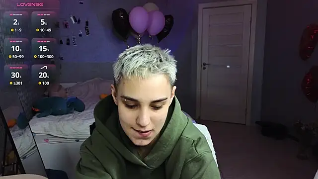 LuxuryLoverss online show from 03-25-26, 11:16