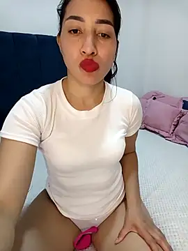 Snapshot of ANGELY_WET_JEET chatting on 04-25-26, 01:41 ANGELY WET JEET online show from 04-25-26, 01:41