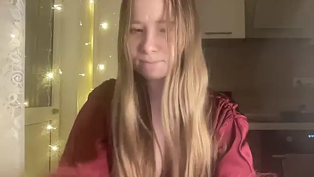 cutefoxieee online show from 04-14-26, 09:32