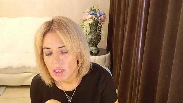 Snapshot of NellyBloom chatting on 07-17-26, 01:18 NellyBloom online show from 07-17-26, 01:18