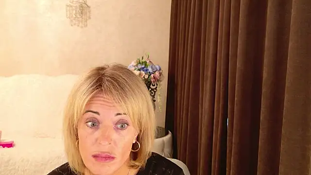 Snapshot of NellyBloom chatting on 07-30-26, 01:32 NellyBloom online show from 07-30-26, 01:32