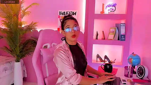 Holy Lux online show from 03-11-26, 11:05