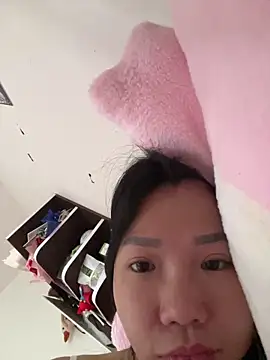 Snapshot of Miumieu2 chatting on 05-04-26, 03:13 Miumieu2 online show from 05-04-26, 03:13
