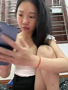 Snapshot of Miumieu2 chatting on 05-24-26, 01:49 Miumieu2 online show from 05-24-26, 01:49