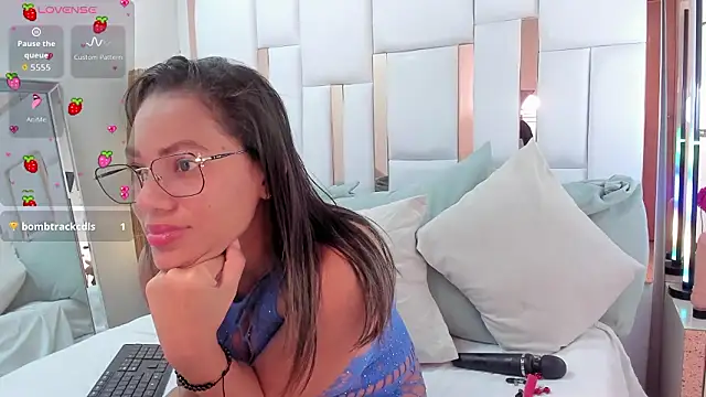 Snapshot of charlottehart1 chatting on 02-28-26, 04:35 charlottehart1 online show from 02-28-26, 04:35