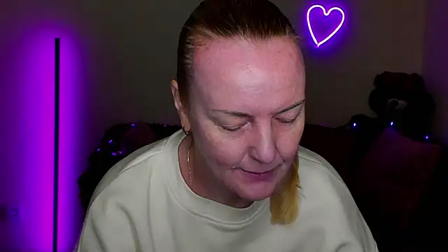 Snapshot of Bella_soulmate chatting on 04-18-26, 11:25 Bella soulmate online show from 04-18-26, 11:25
