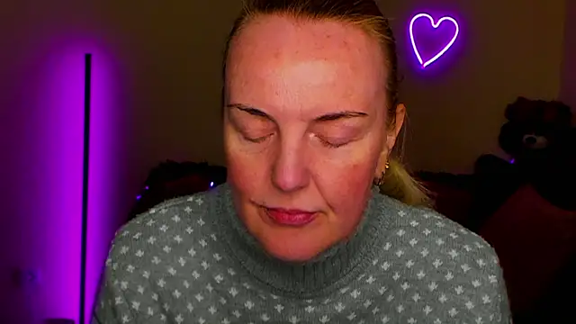 Snapshot of Bella_soulmate chatting on 04-25-26, 01:41 Bella soulmate online show from 04-25-26, 01:41