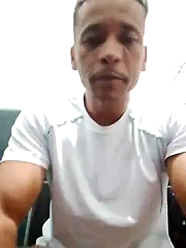 Snapshot of Rodr_go14 chatting on 06-12-26, 04:28 Rodr go14 online show from 06-12-26, 04:28