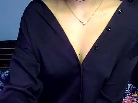 Snapshot of Awesome-sona chatting on 06-18-26, 03:18 Awesome-sona online show from 06-18-26, 03:18