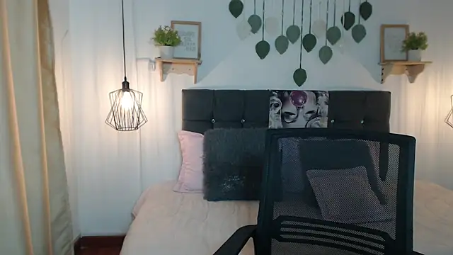 Emma hassani online show from 04-10-26, 02:11