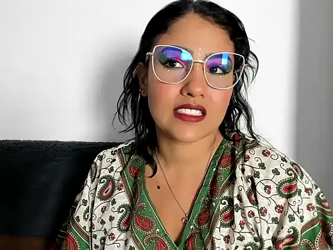 Snapshot of TatyGomez_ chatting on 05-19-26, 03:35 TatyGomez online show from 05-19-26, 03:35