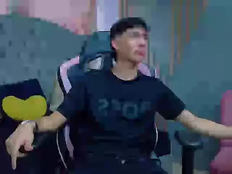 Snapshot of AronTawers chatting on 02-25-26, 09:13 AronTawers online show from 02-25-26, 09:13