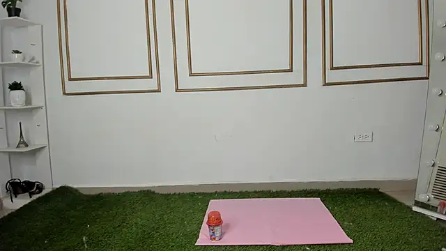 Snapshot of emily_gaviria1 chatting on 03-27-26, 12:05 emily gaviria1 online show from 03-27-26, 12:05