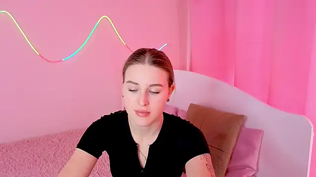 Violettta doll online show from 02-28-26, 10:27