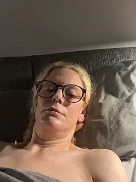 Snapshot of Amelie_BlondeXX chatting on 03-03-26, 08:09 Amelie BlondeXX online show from 03-03-26, 08:09