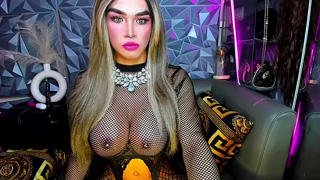Snapshot of 10inDominant_Ayesha chatting on 03-25-26, 06:19 10inDominant Ayesha online show from 03-25-26, 06:19