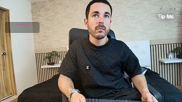 Adams Sanz online show from 04-11-26, 07:18