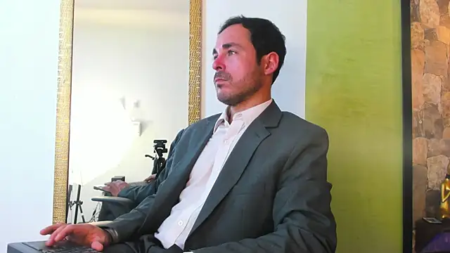 Adams Sanz online show from 06-12-26, 07:13