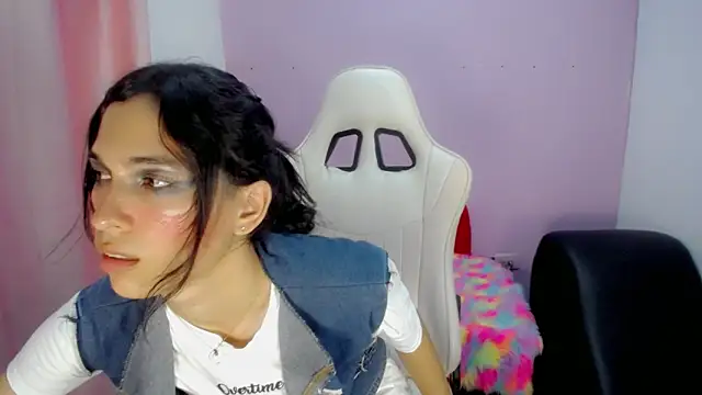 Snapshot of Larry_craft chatting on 02-27-26, 08:20 Larry craft online show from 02-27-26, 08:20