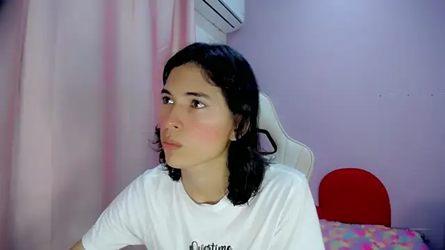 Snapshot of Larry_craft chatting on 03-01-26, 08:44 Larry craft online show from 03-01-26, 08:44