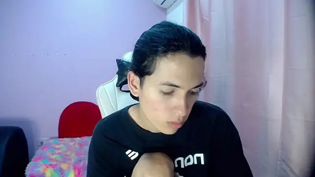 Snapshot of Larry_craft chatting on 03-15-26, 08:15 Larry craft online show from 03-15-26, 08:15