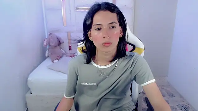 Snapshot of Larry_craft chatting on 04-06-26, 08:43 Larry craft online show from 04-06-26, 08:43