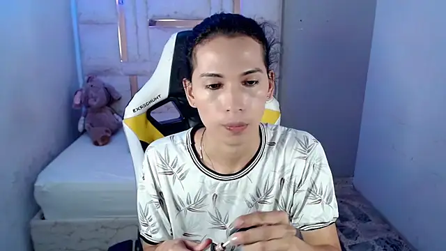 Snapshot of Larry_craft chatting on 04-07-26, 08:20 Larry craft online show from 04-07-26, 08:20