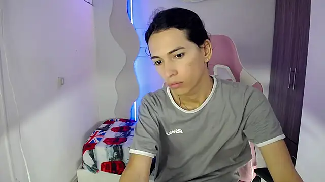 Snapshot of Larry_craft chatting on 04-10-26, 08:46 Larry craft online show from 04-10-26, 08:46