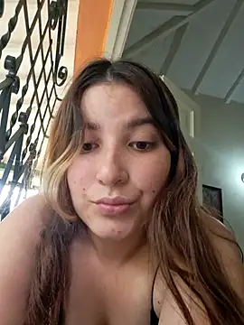 Snapshot of Estelle_Noir chatting on 02-24-26, 08:07 Estelle Noir online show from 02-24-26, 08:07