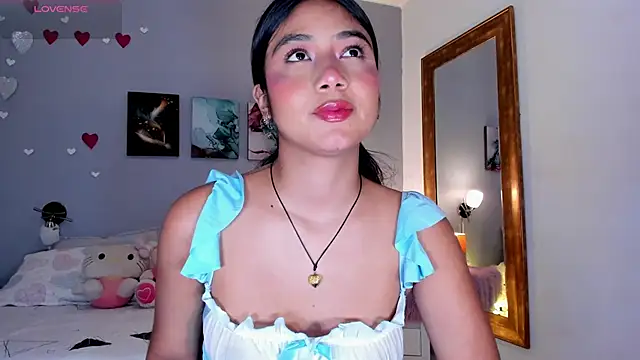 Snapshot of KimTaylorW chatting on 03-21-26, 03:00 KimTaylorW online show from 03-21-26, 03:00