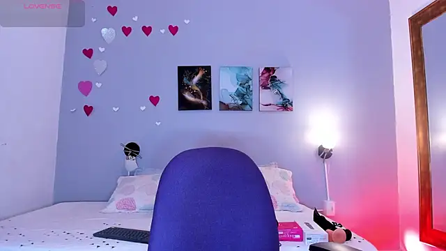 Snapshot of KimTaylorW chatting on 03-27-26, 02:39 KimTaylorW online show from 03-27-26, 02:39