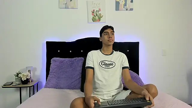 Snapshot of Eros_Lux chatting on 03-06-26, 04:03 Eros Lux online show from 03-06-26, 04:03