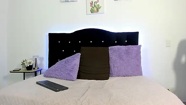 Snapshot of Eros_Lux chatting on 03-08-26, 10:46 Eros Lux online show from 03-08-26, 10:46