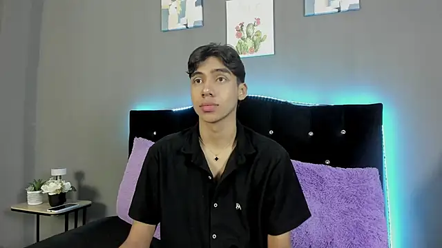 Snapshot of Eros_Lux chatting on 04-10-26, 12:10 Eros Lux online show from 04-10-26, 12:10