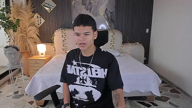 Snapshot of DylanRoyce_ chatting on 03-06-26, 12:12 DylanRoyce online show from 03-06-26, 12:12