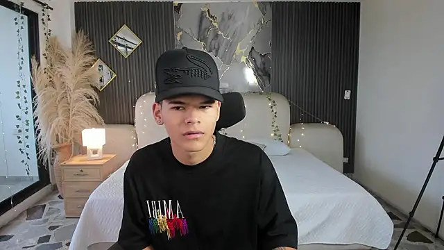 Snapshot of DylanRoyce_ chatting on 03-07-26, 11:51 DylanRoyce online show from 03-07-26, 11:51