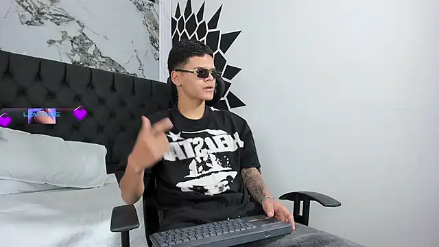 Snapshot of DylanRoyce_ chatting on 03-16-26, 11:47 DylanRoyce online show from 03-16-26, 11:47