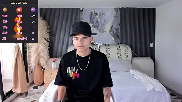 Snapshot of DylanRoyce_ chatting on 03-17-26, 12:30 DylanRoyce online show from 03-17-26, 12:30