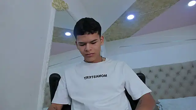 Snapshot of DylanRoyce_ chatting on 03-21-26, 12:32 DylanRoyce online show from 03-21-26, 12:32