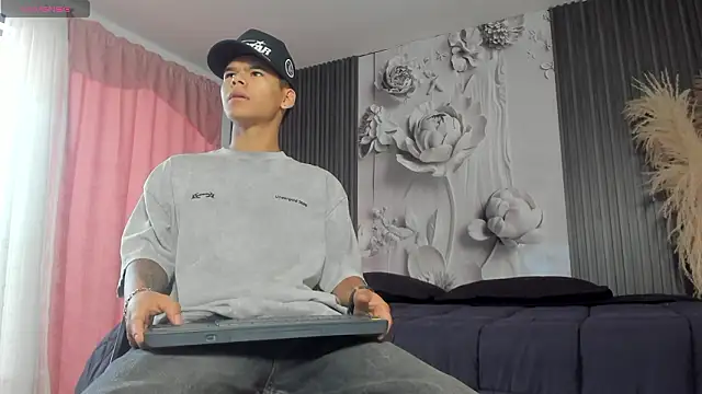 Snapshot of DylanRoyce_ chatting on 03-23-26, 12:20 DylanRoyce online show from 03-23-26, 12:20