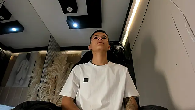 Snapshot of DylanRoyce_ chatting on 04-04-26, 12:13 DylanRoyce online show from 04-04-26, 12:13