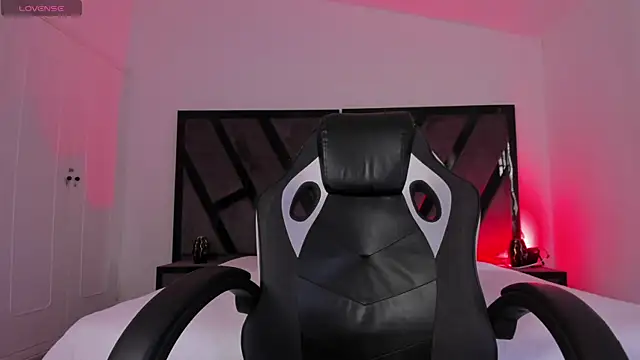 Snapshot of DylanRoyce_ chatting on 04-06-26, 12:39 DylanRoyce online show from 04-06-26, 12:39