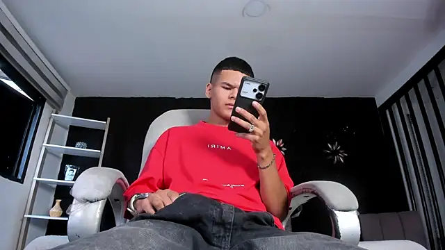 Snapshot of DylanRoyce_ chatting on 04-09-26, 12:54 DylanRoyce online show from 04-09-26, 12:54