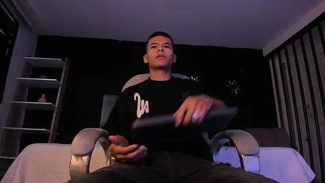 Snapshot of DylanRoyce_ chatting on 04-14-26, 12:22 DylanRoyce online show from 04-14-26, 12:22