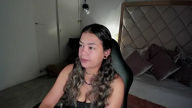Snapshot of dulce_lyraa1 chatting on 06-17-26, 04:04 dulce lyraa1 online show from 06-17-26, 04:04