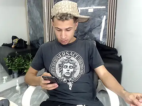 Snapshot of Hollmanhot chatting on 04-08-26, 02:11 Hollmanhot online show from 04-08-26, 02:11